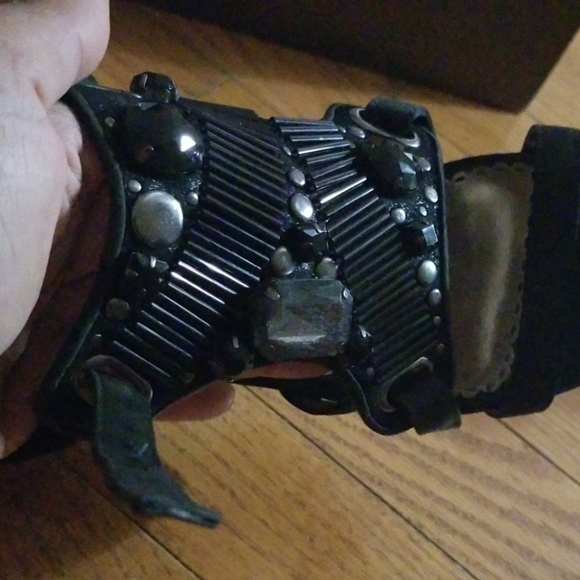 Shoes - Picture 6 of 8